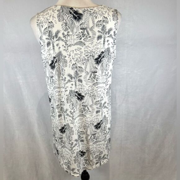 J.Jill Wearever Black White Jungle Hut graphic print sleeveless top size medium - Picture 3 of 6